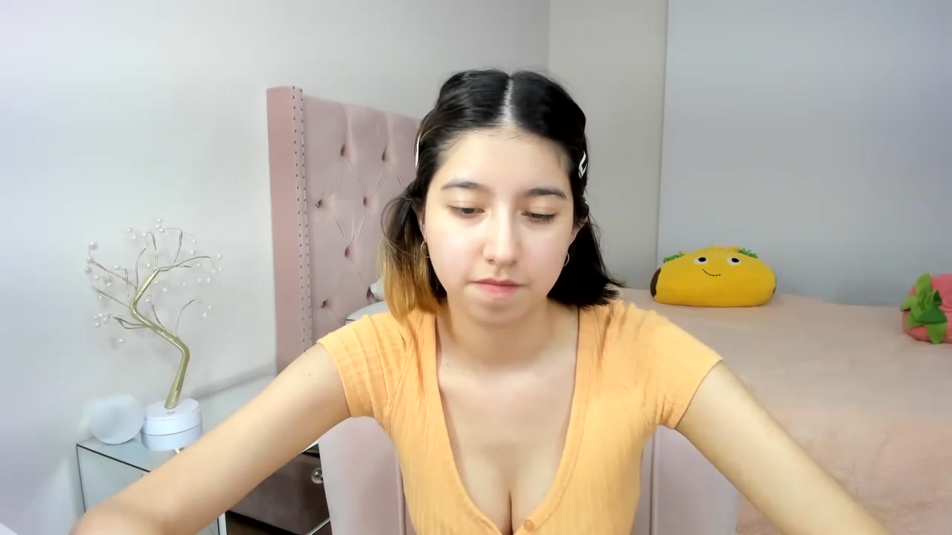 Gallery image thumbnail from Cherrycute666's myfreecams stream on, 11/21/2022, 07:53 image 7 of 20