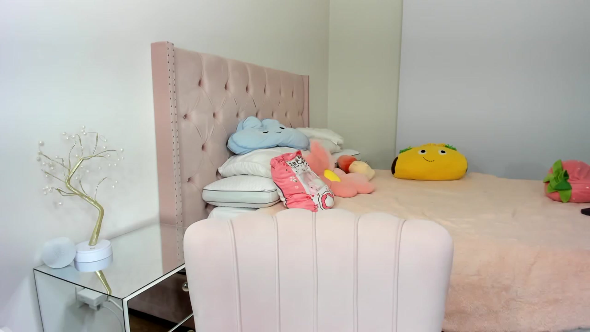 Gallery image thumbnail from Cherrycute666's myfreecams stream on, 11/21/2022, 07:53 image 4 of 20