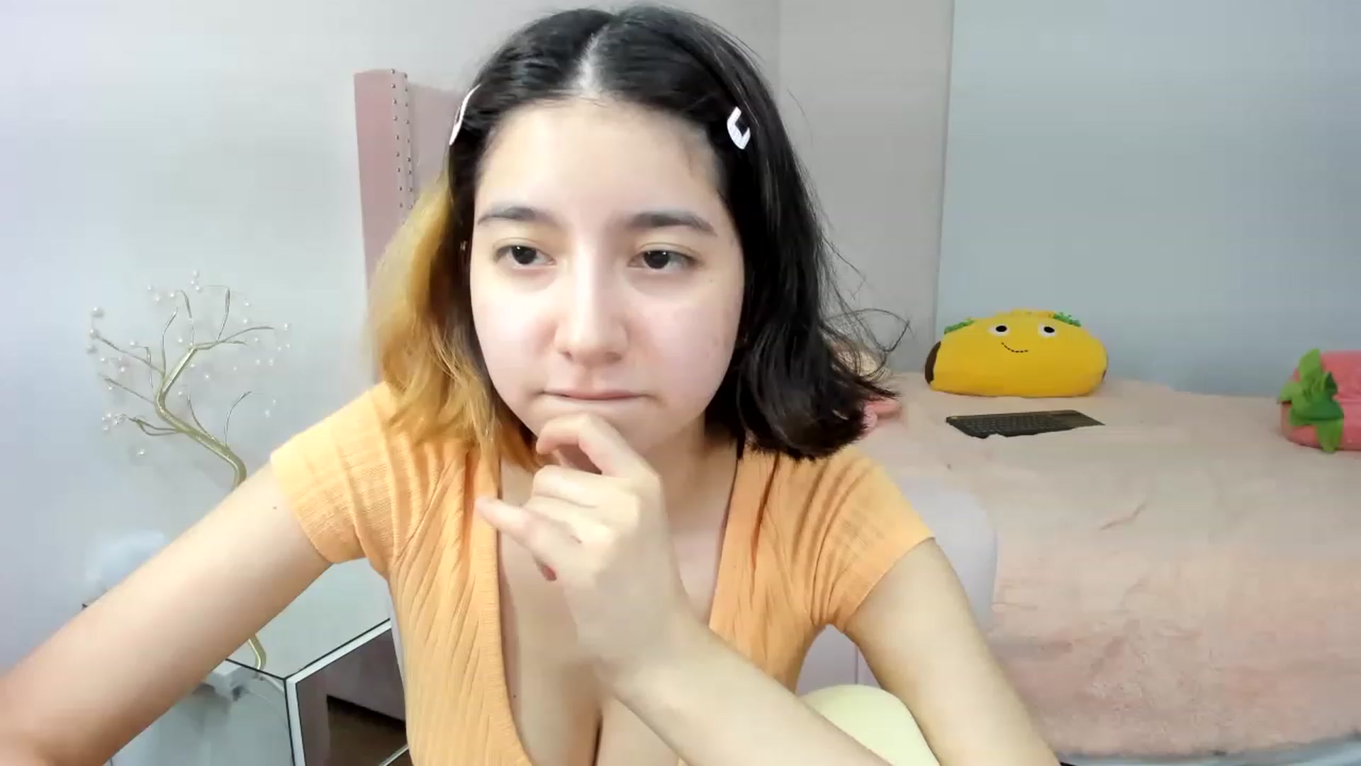 Gallery image thumbnail from Cherrycute666's myfreecams stream on, 11/21/2022, 07:53 image 11 of 20