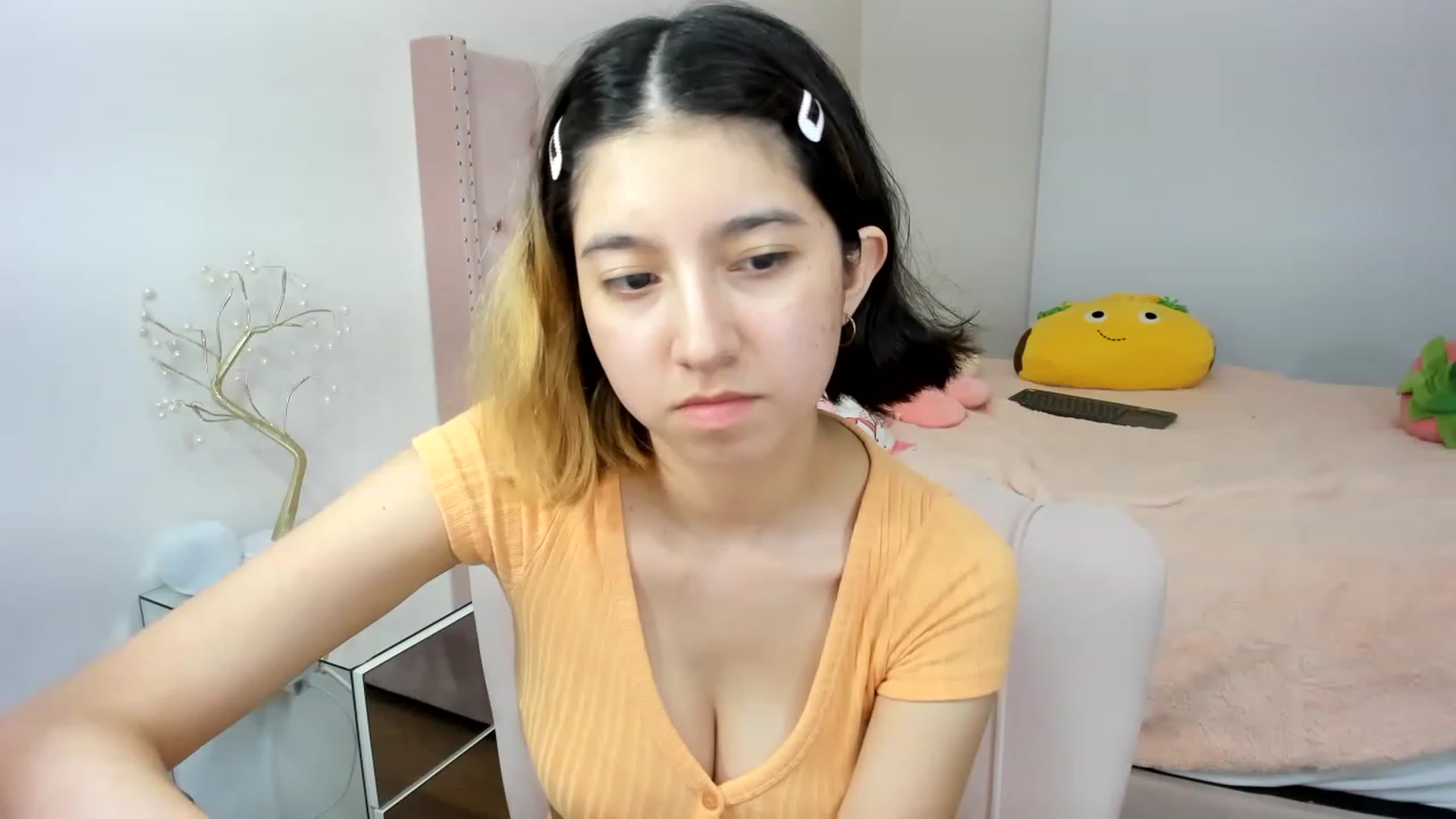 Gallery image thumbnail from Cherrycute666's myfreecams stream on, 11/21/2022, 08:20 image 15 of 20