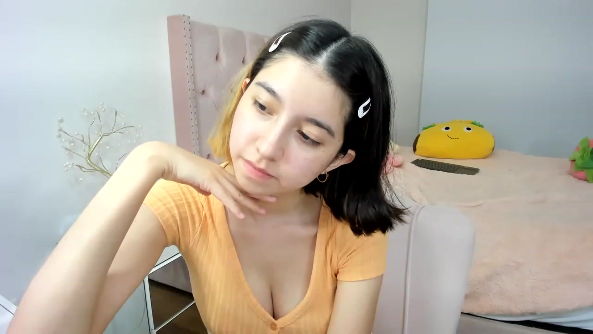 Gallery image thumbnail from Cherrycute666's myfreecams stream on, 11/21/2022, 08:20 image 16 of 20