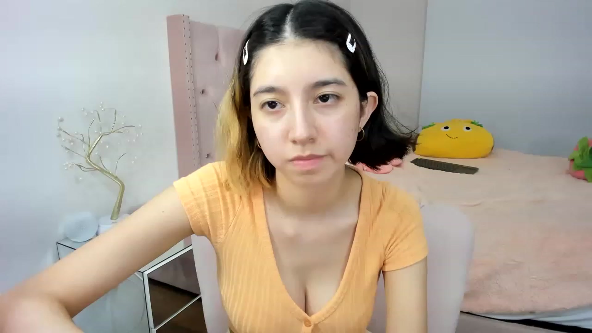 Gallery image thumbnail from Cherrycute666's myfreecams stream on, 11/21/2022, 08:20 image 10 of 20