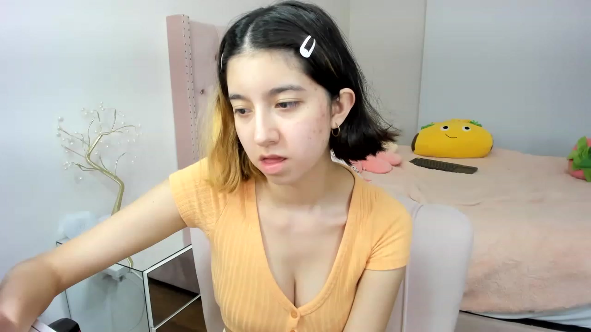 Gallery image thumbnail from Cherrycute666's myfreecams stream on, 11/21/2022, 08:20 image 14 of 20