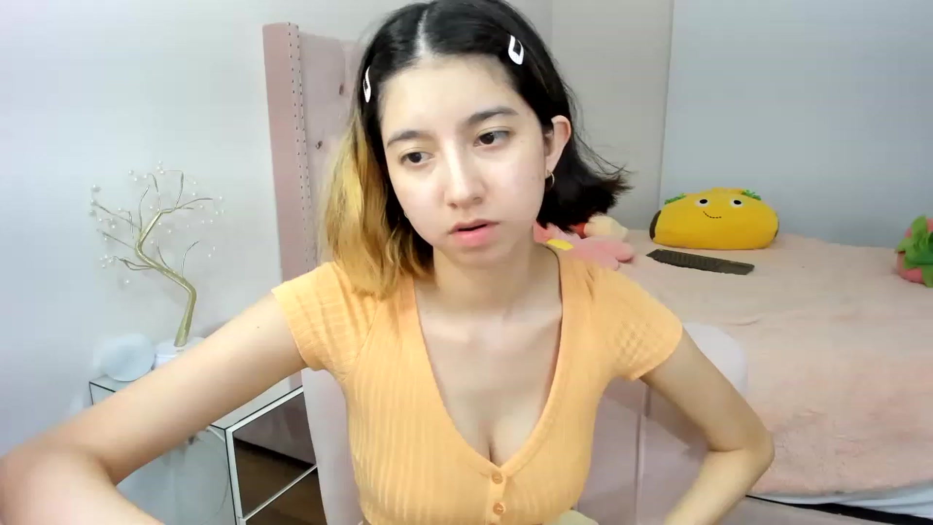 Gallery image thumbnail from Cherrycute666's myfreecams stream on, 11/21/2022, 08:20 image 6 of 20