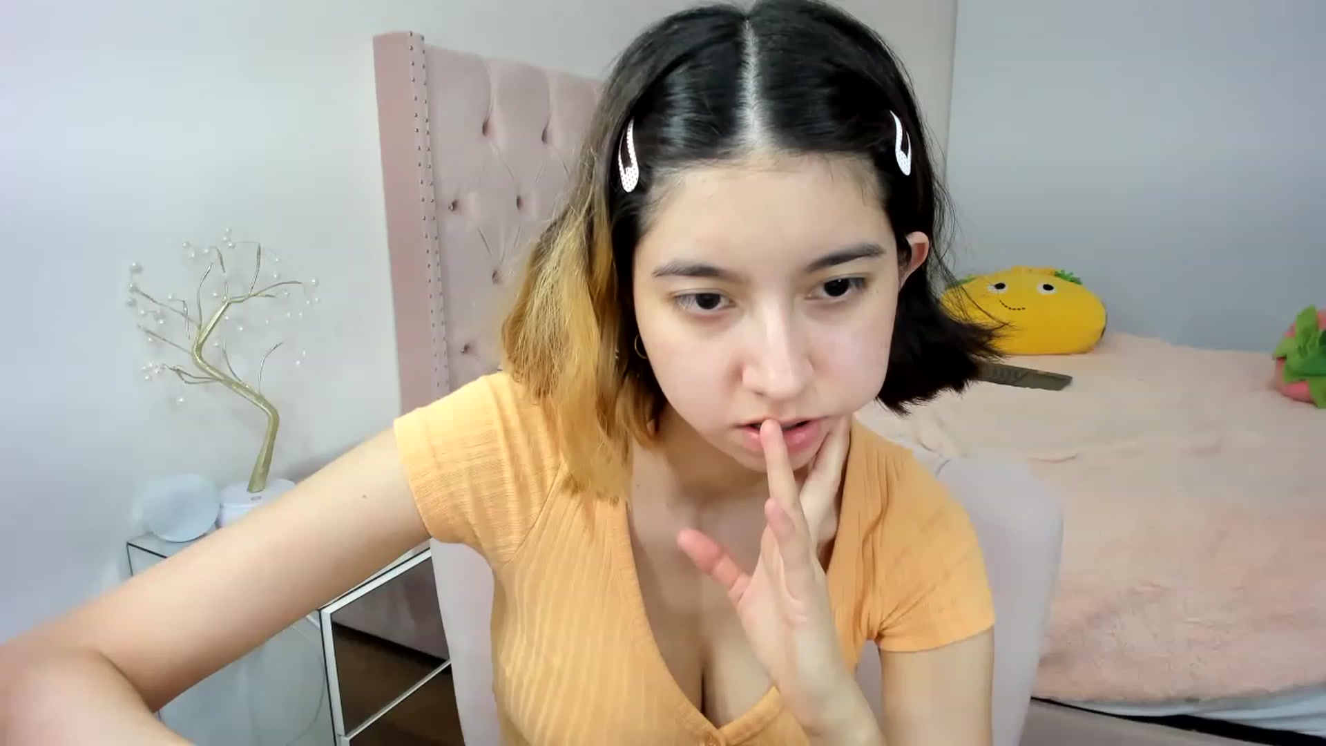 Gallery image thumbnail from Cherrycute666's myfreecams stream on, 11/21/2022, 08:20 image 5 of 20