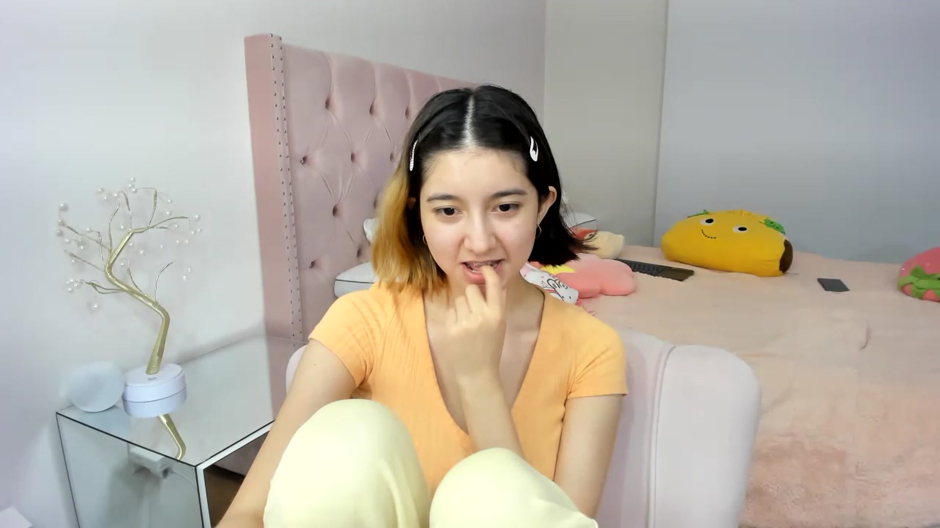 Gallery image thumbnail from Cherrycute666's myfreecams stream on, 11/21/2022, 10:55 image 5 of 20