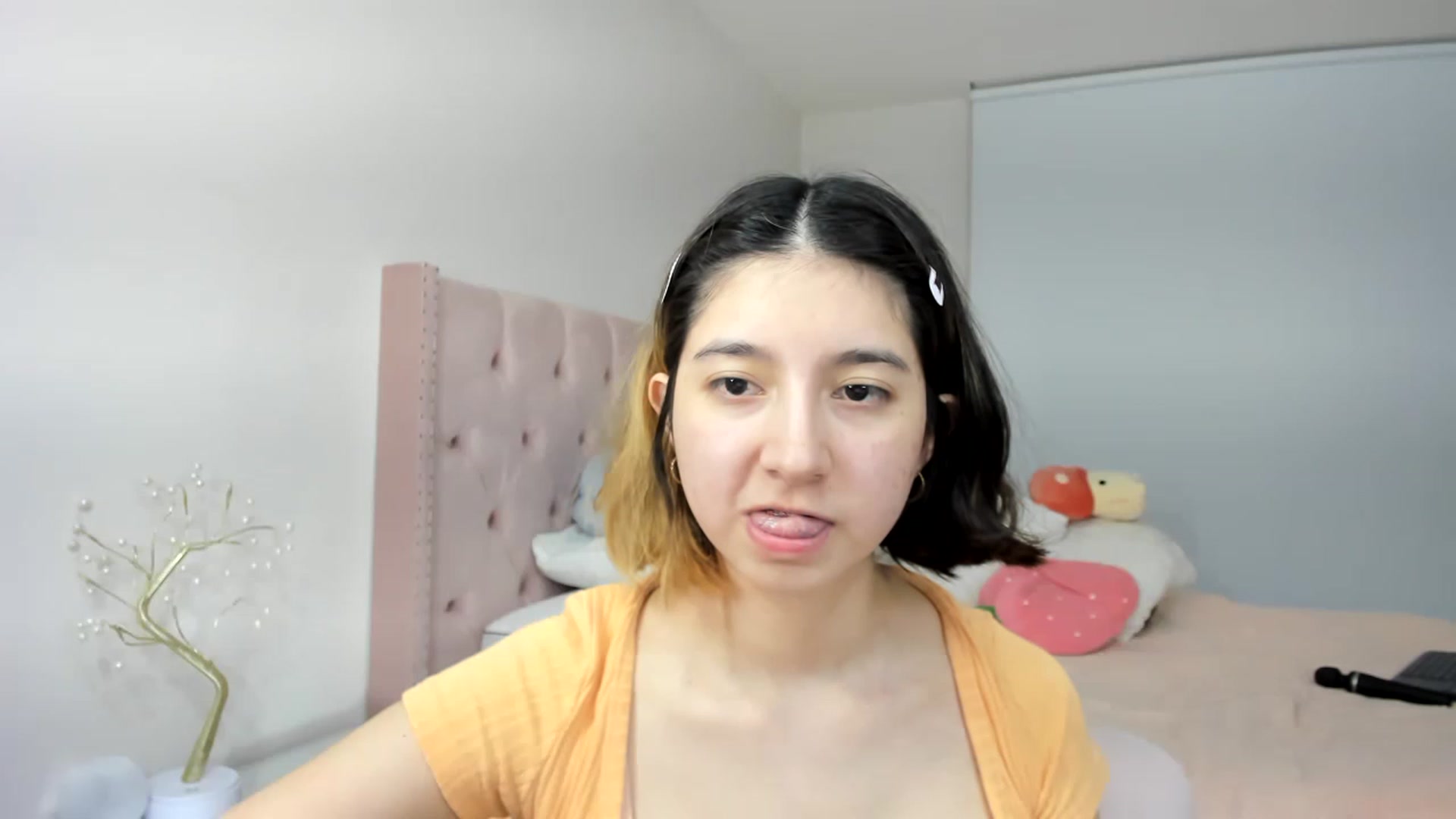 Gallery image thumbnail from Cherrycute666's myfreecams stream on, 11/21/2022, 12:16 image 1 of 20