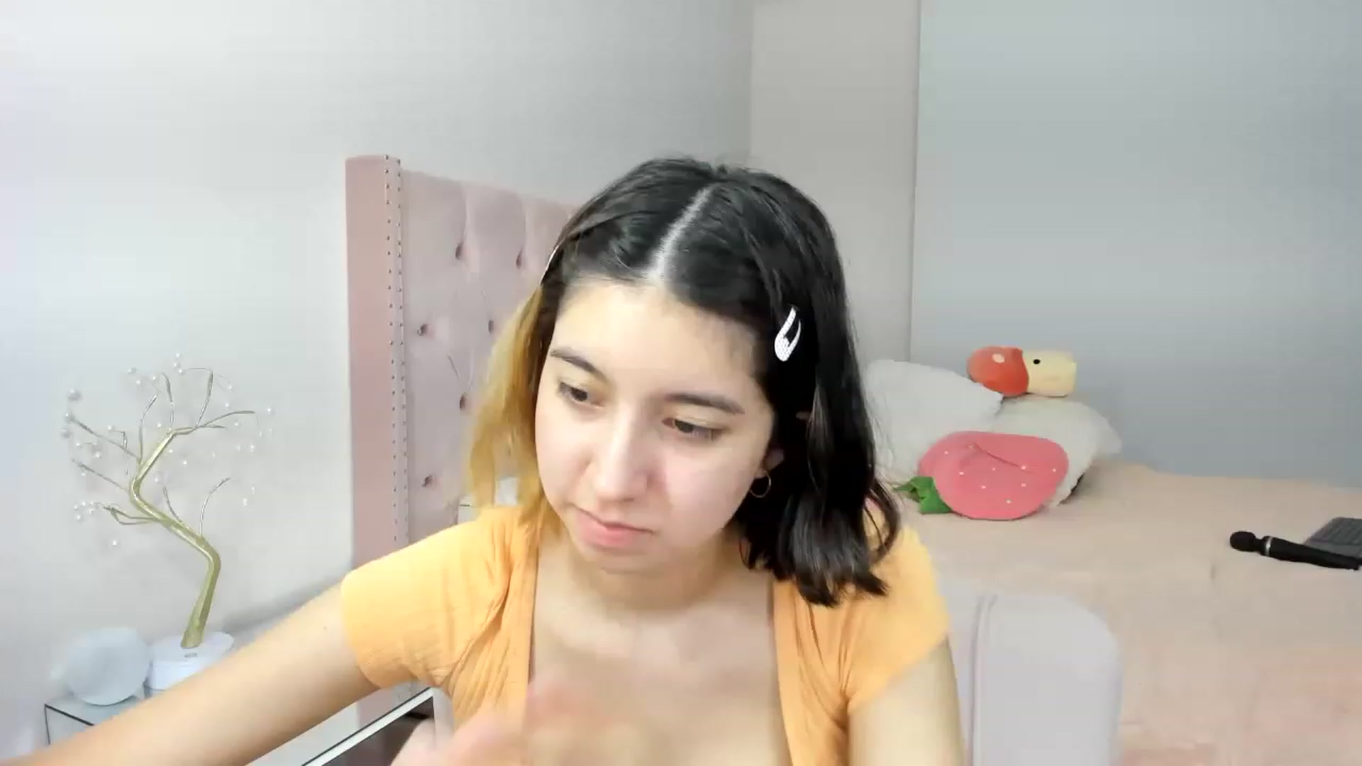 Gallery image thumbnail from Cherrycute666's myfreecams stream on, 11/21/2022, 12:16 image 6 of 20