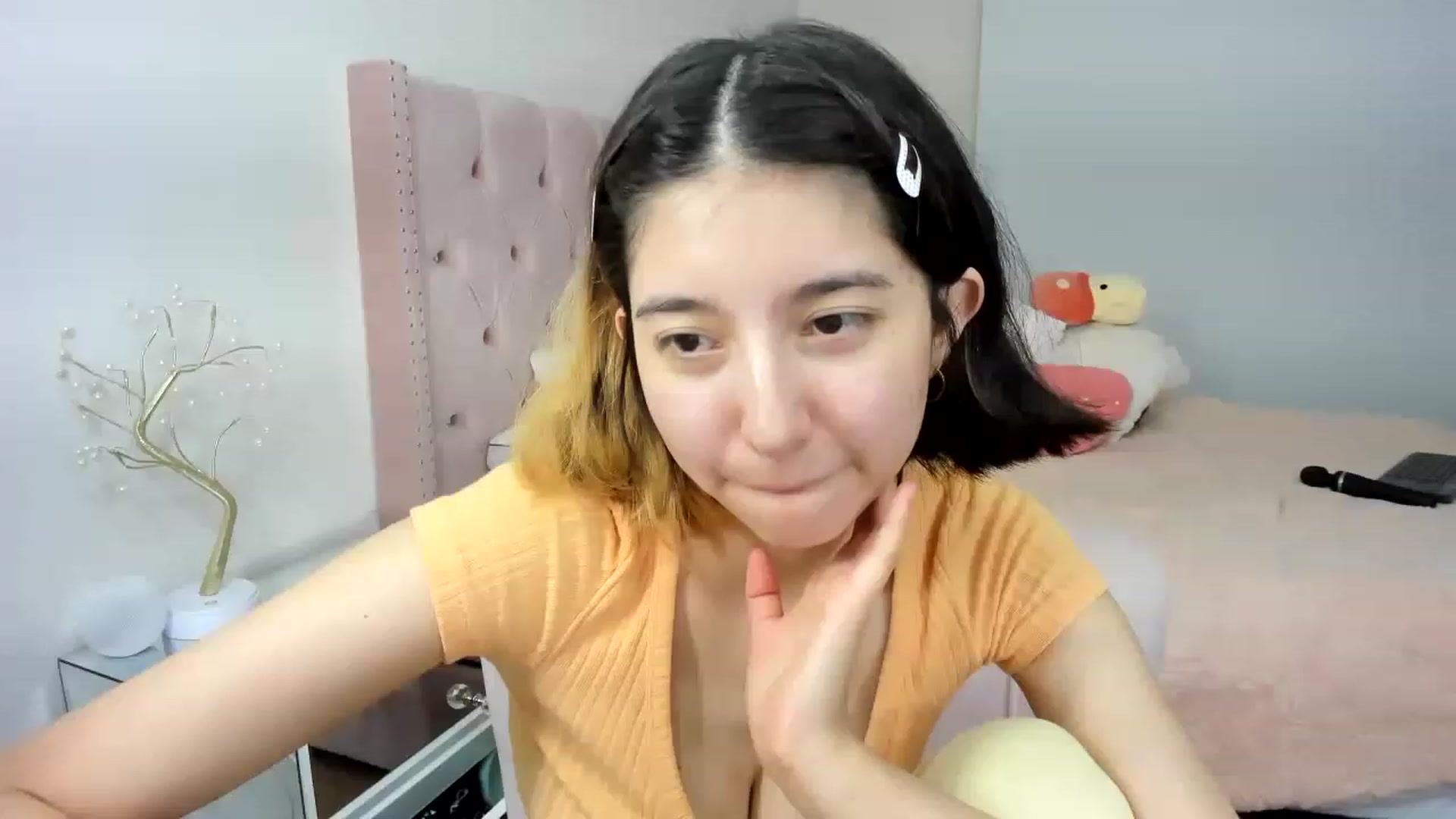 Gallery image thumbnail from Cherrycute666's myfreecams stream on, 11/21/2022, 12:16 image 17 of 20