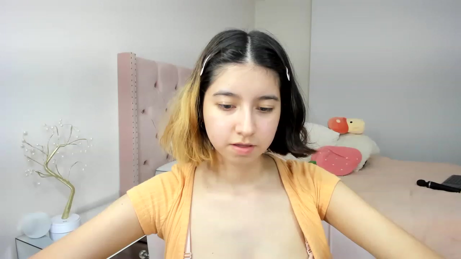 Gallery image thumbnail from Cherrycute666's myfreecams stream on, 11/21/2022, 12:16 image 7 of 20