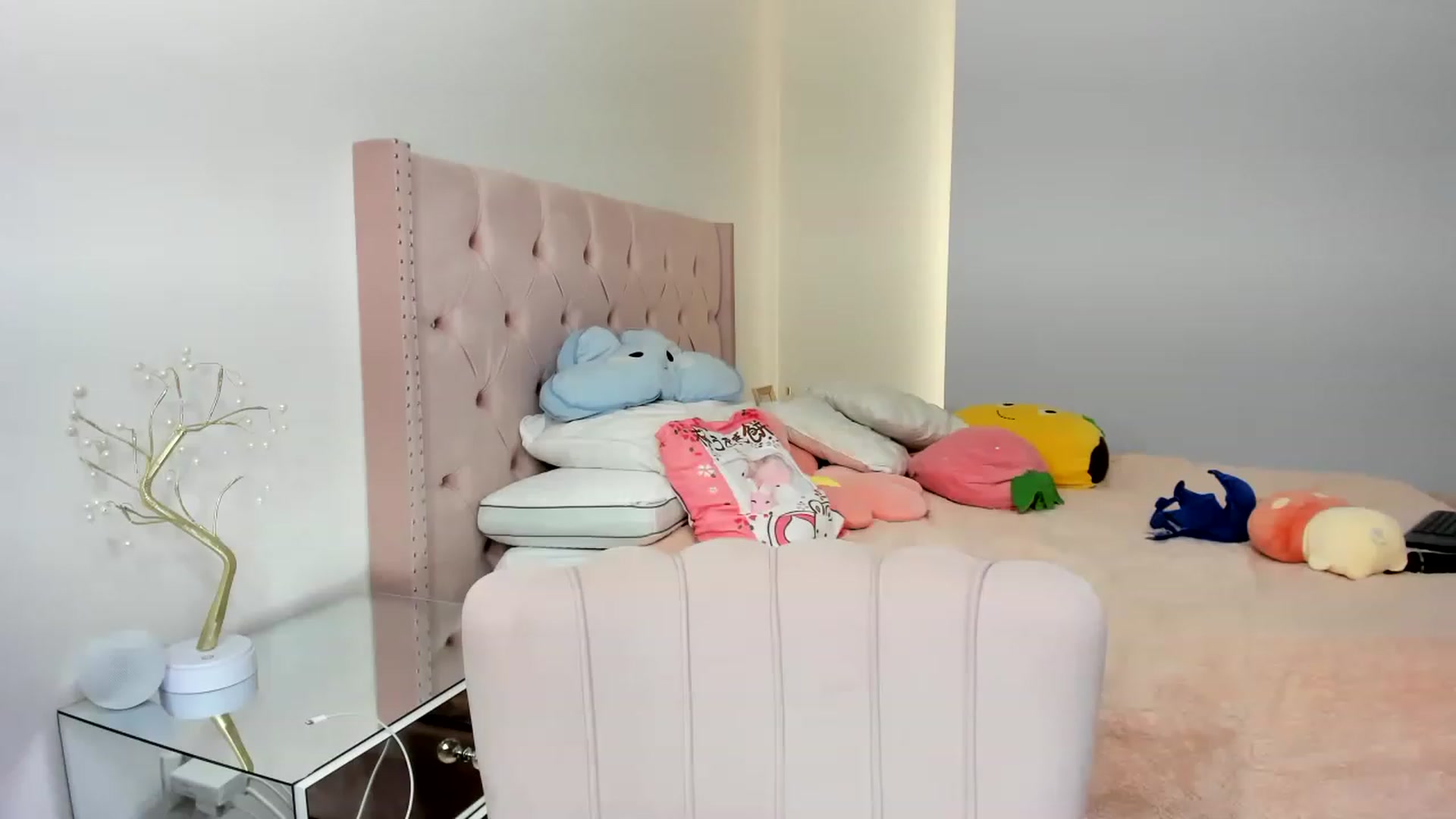 Gallery image thumbnail from Cherrycute666's myfreecams stream on, 11/21/2022, 15:07 image 11 of 20