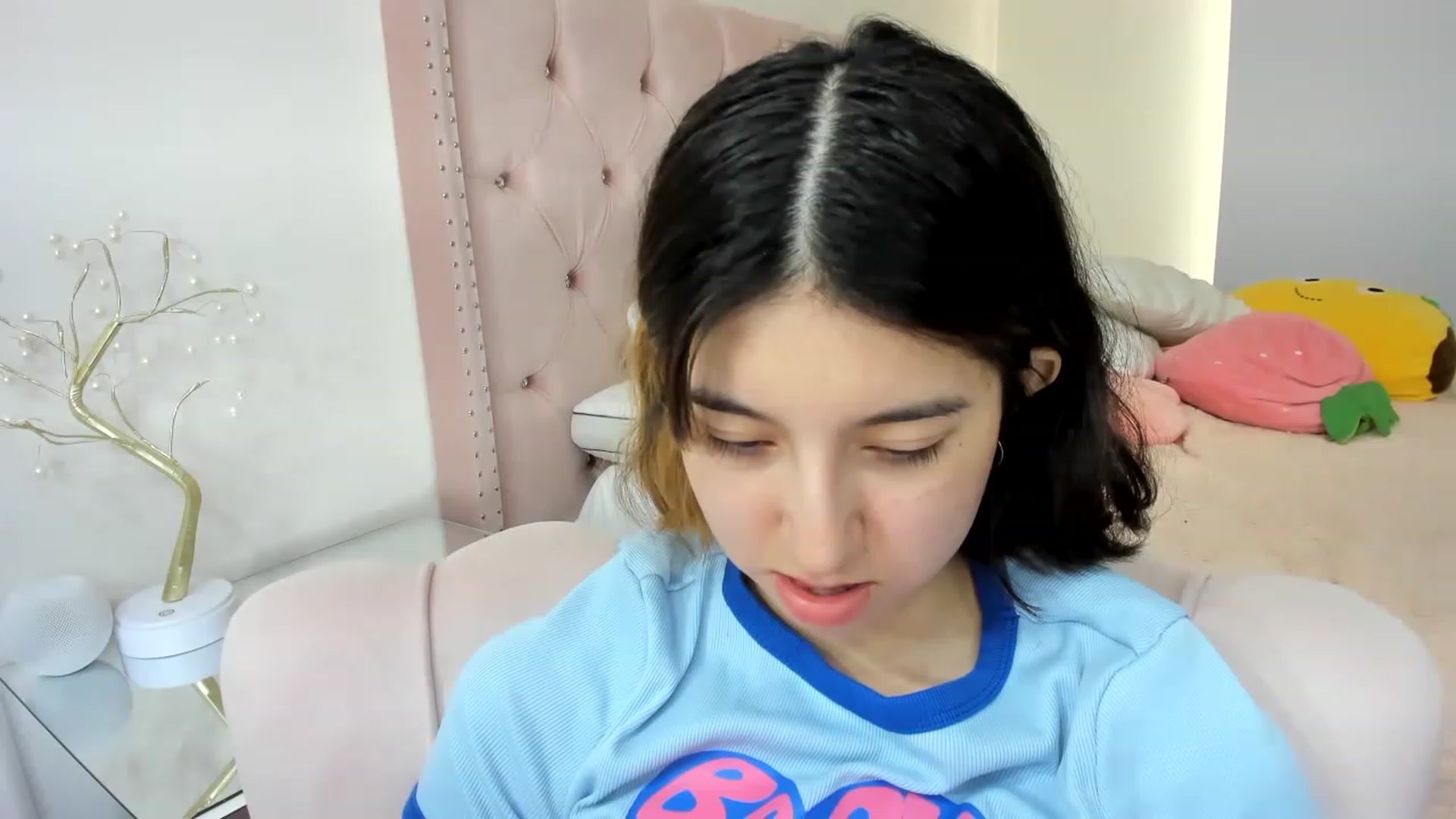 Gallery image thumbnail from Cherrycute666's myfreecams stream on, 11/21/2022, 15:22 image 16 of 20