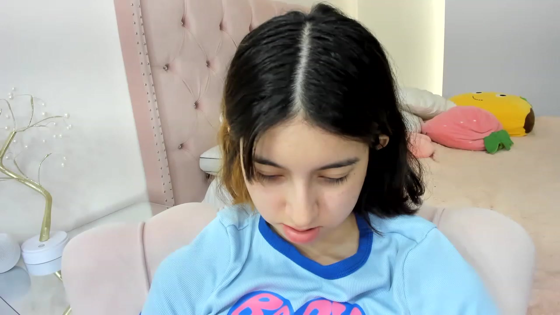 Gallery image thumbnail from Cherrycute666's myfreecams stream on, 11/21/2022, 15:22 image 18 of 20
