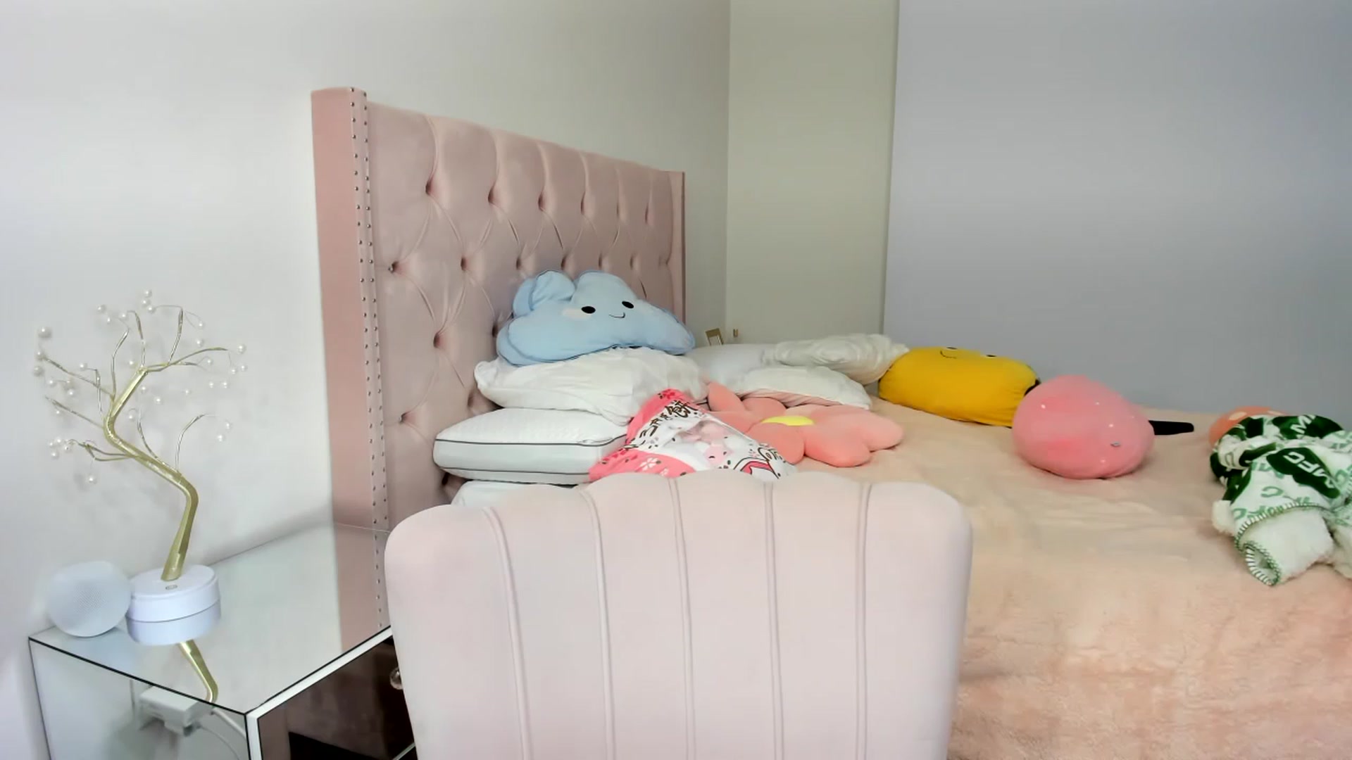 Gallery image thumbnail from Cherrycute666's myfreecams stream on, 11/22/2022, 01:04 image 1 of 20