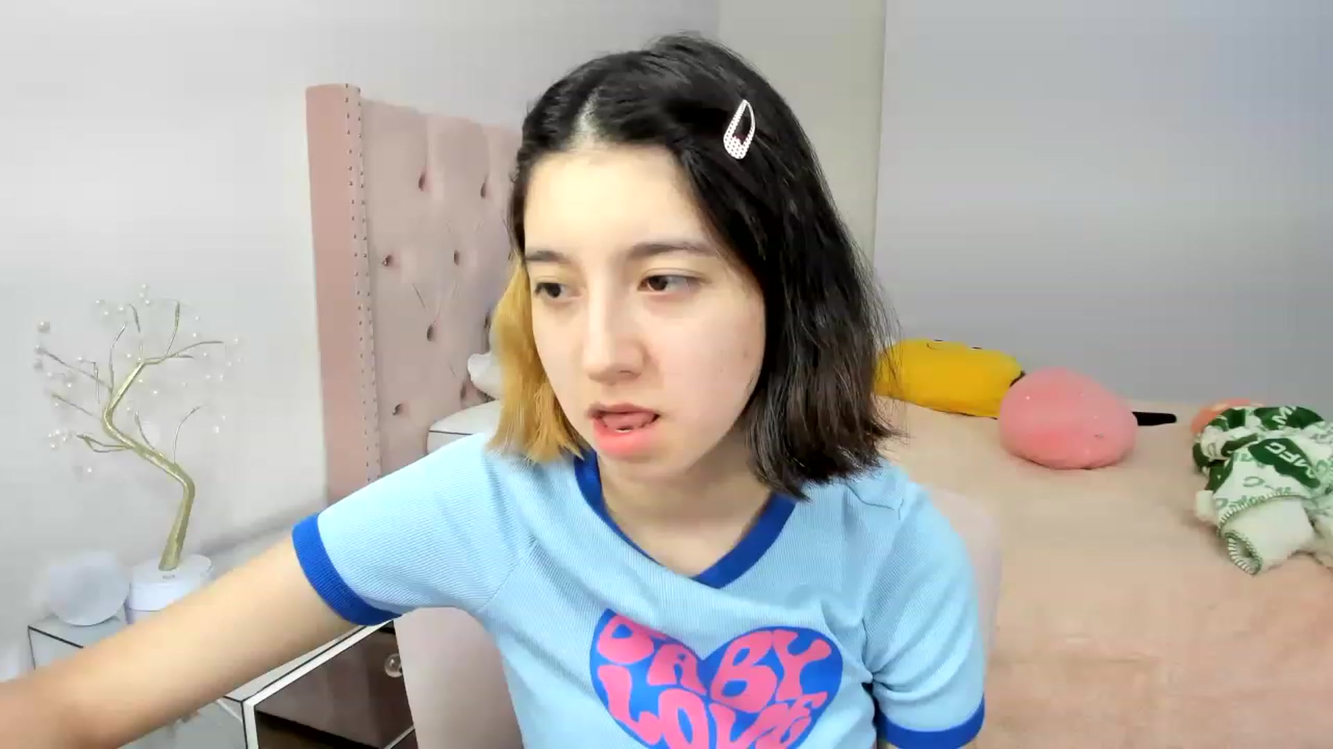 Gallery image thumbnail from Cherrycute666's myfreecams stream on, 11/22/2022, 01:04 image 6 of 20