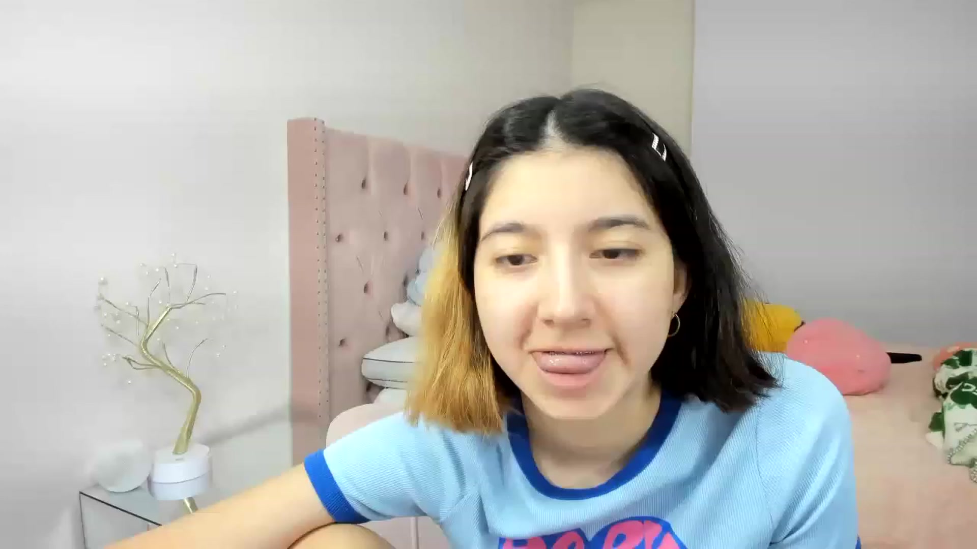 Gallery image thumbnail from Cherrycute666's myfreecams stream on, 11/22/2022, 01:04 image 18 of 20