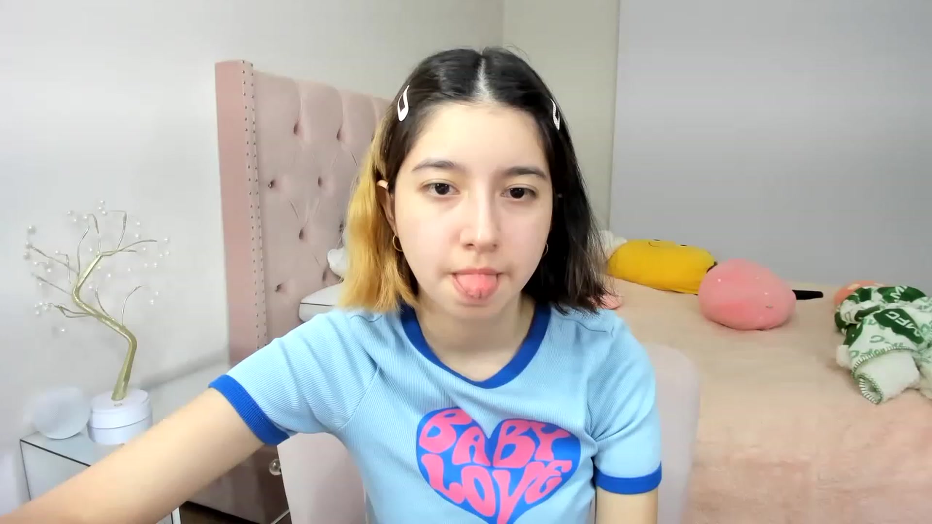 Gallery image thumbnail from Cherrycute666's myfreecams stream on, 11/22/2022, 01:04 image 3 of 20
