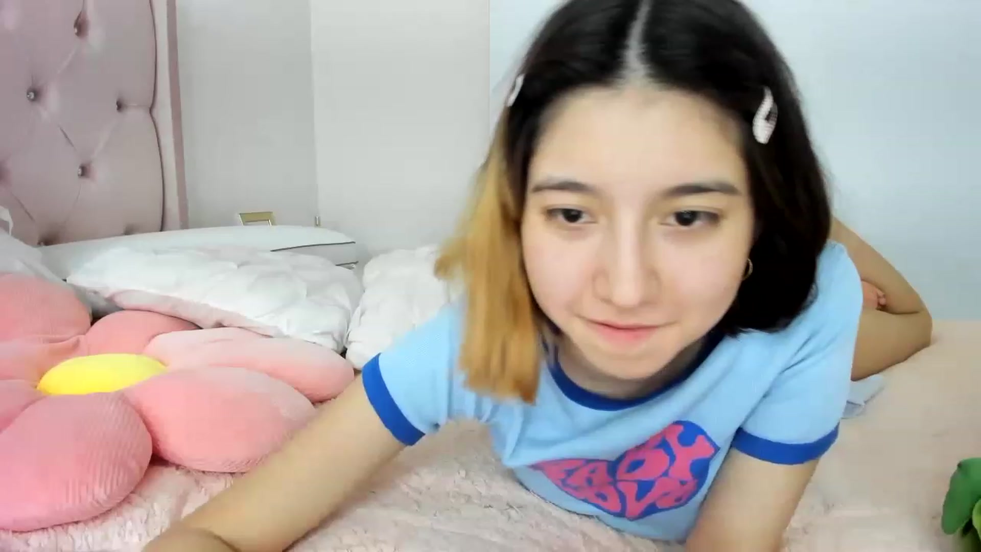 Gallery image thumbnail from Cherrycute666's myfreecams stream on, 11/22/2022, 02:46 image 5 of 20