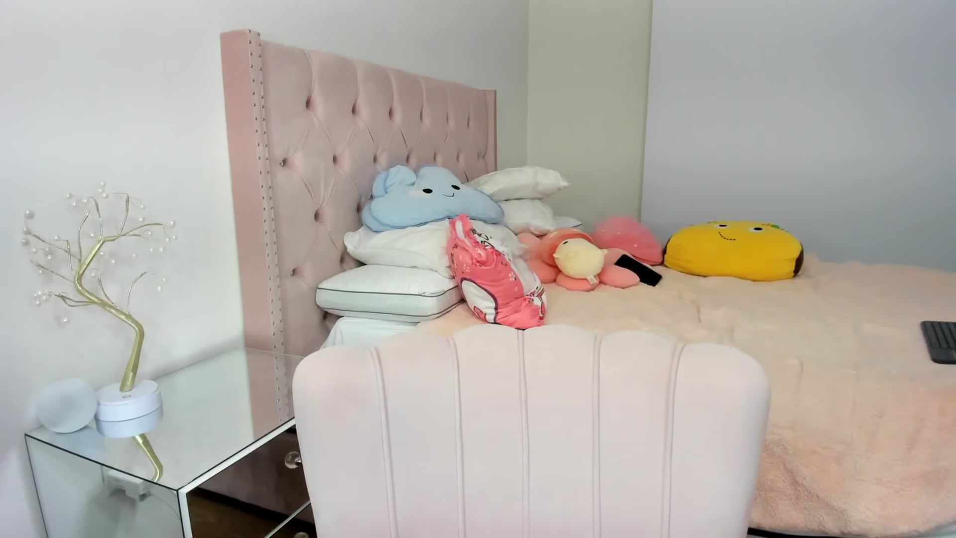 Gallery image thumbnail from Cherrycute666's myfreecams stream on, 11/22/2022, 05:40 image 4 of 20