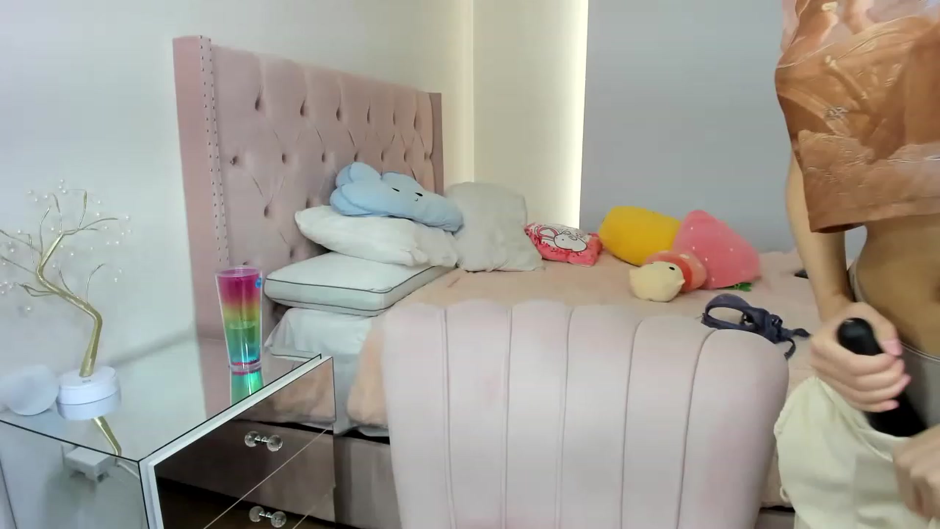 Gallery image thumbnail from Cherrycute666's myfreecams stream on, 11/22/2022, 18:59 image 2 of 20