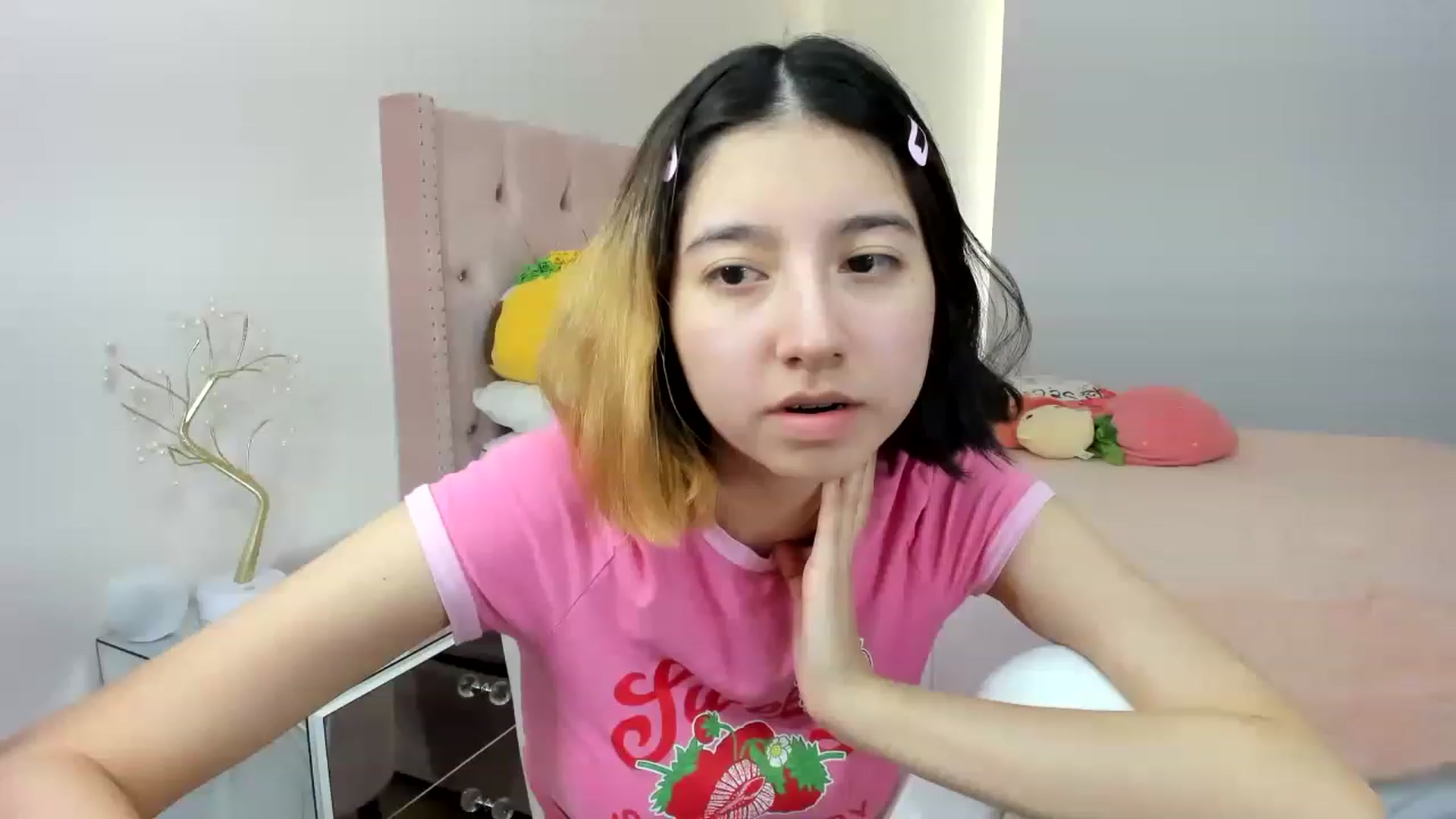 Gallery image thumbnail from Cherrycute666's myfreecams stream on, 11/23/2022, 19:11 image 12 of 20