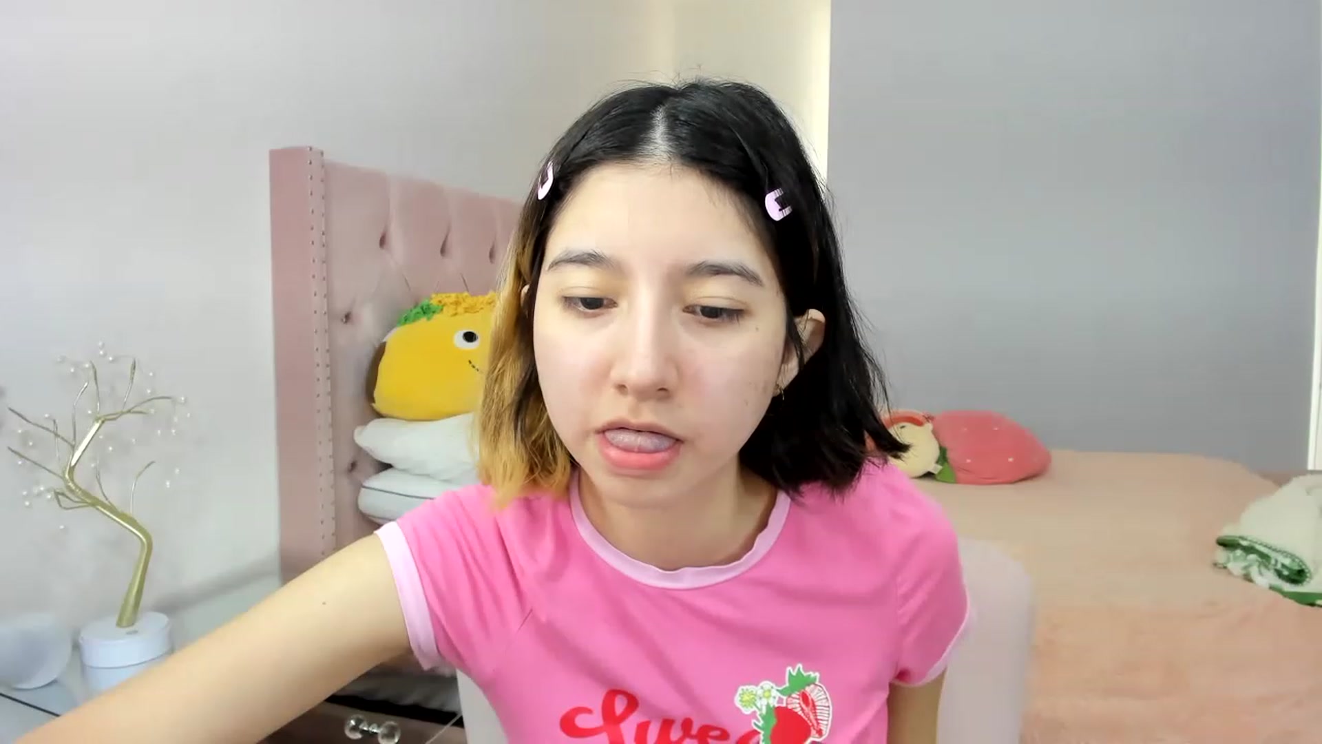 Gallery image thumbnail from Cherrycute666's myfreecams stream on, 11/23/2022, 19:11 image 6 of 20