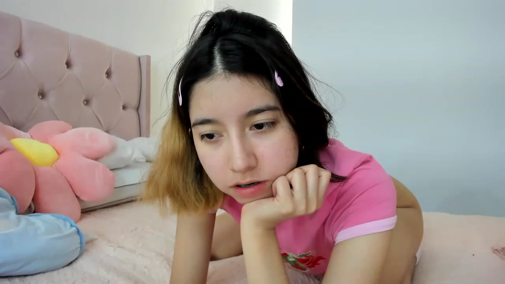 Gallery image thumbnail from Cherrycute666's myfreecams stream on, 11/23/2022, 19:11 image 17 of 20