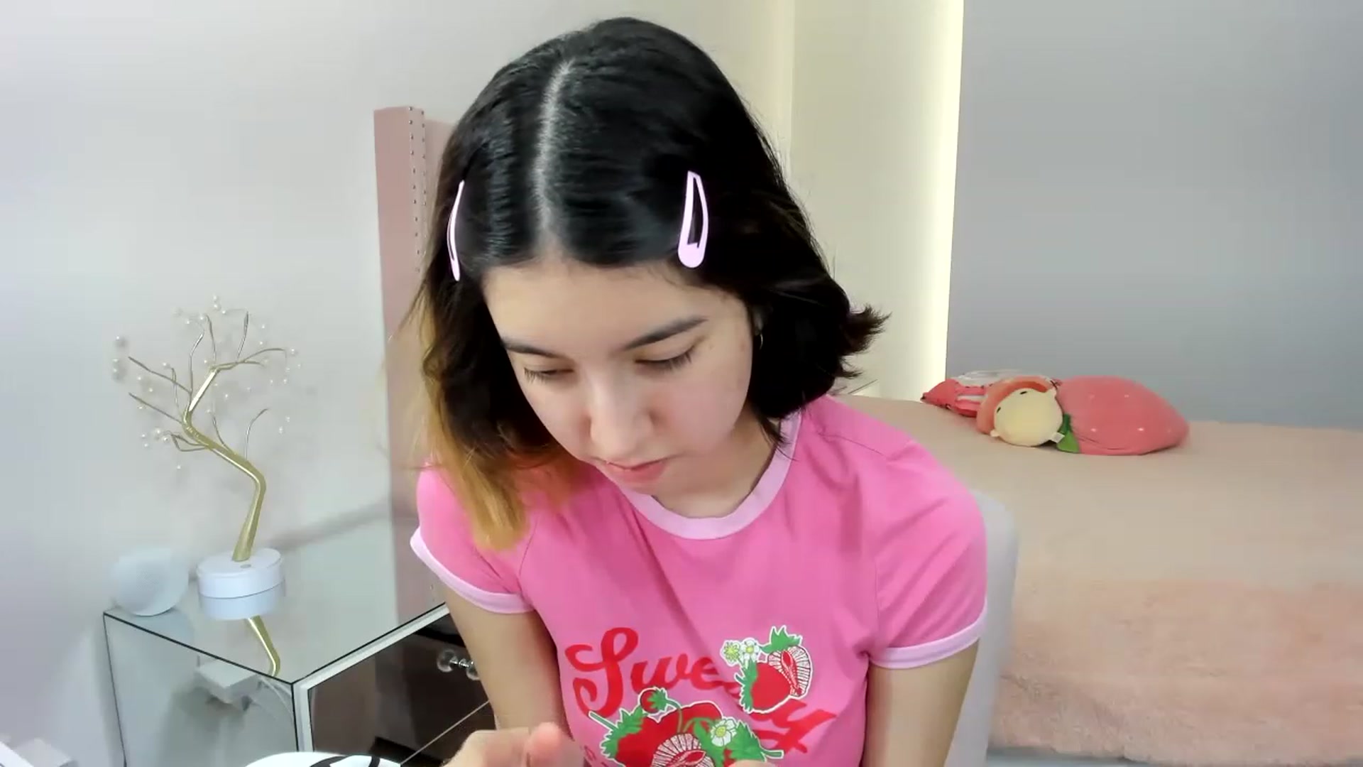 Gallery image thumbnail from Cherrycute666's myfreecams stream on, 11/23/2022, 19:11 image 10 of 20