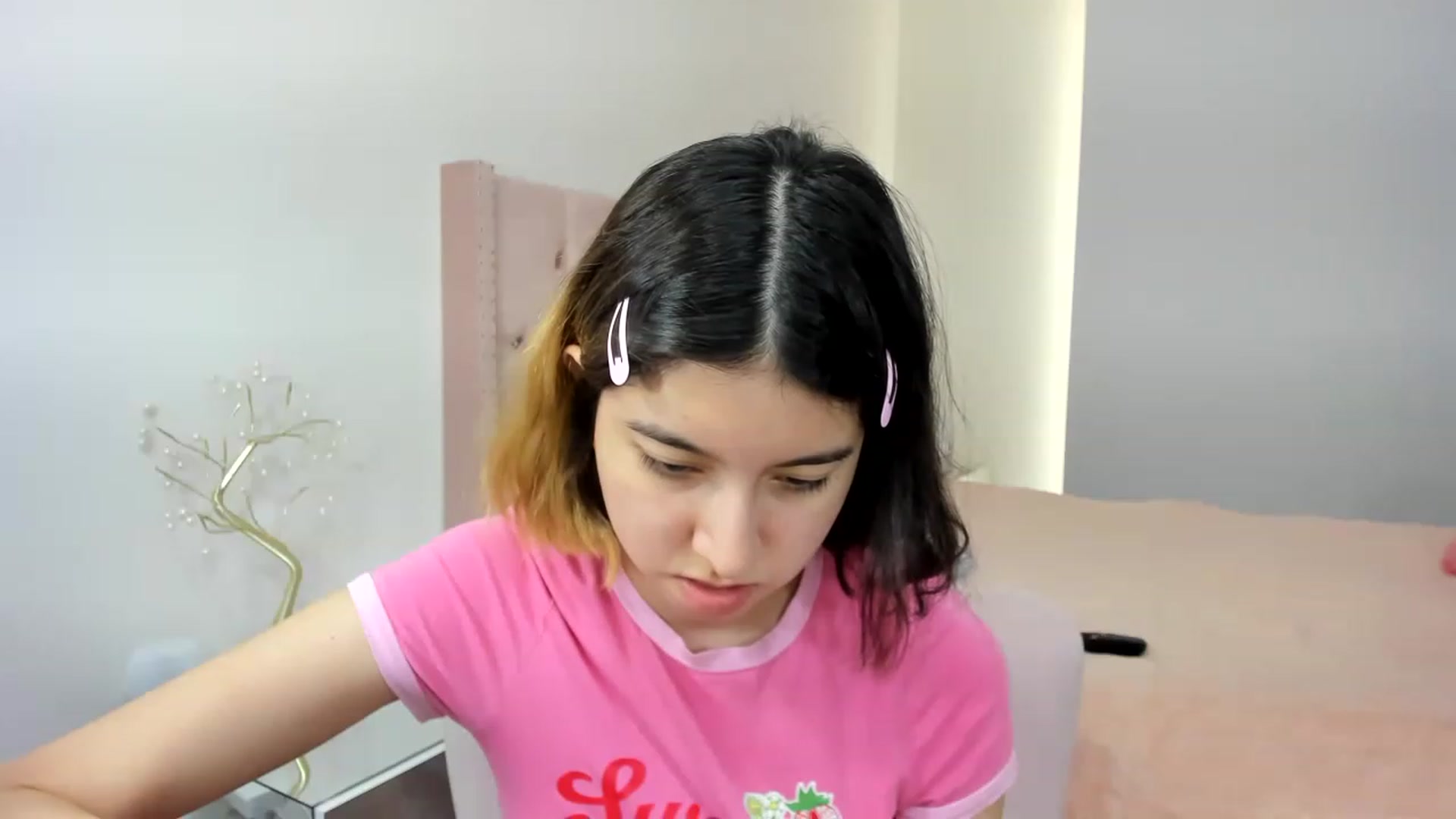 Gallery image thumbnail from Cherrycute666's myfreecams stream on, 11/23/2022, 19:11 image 19 of 20