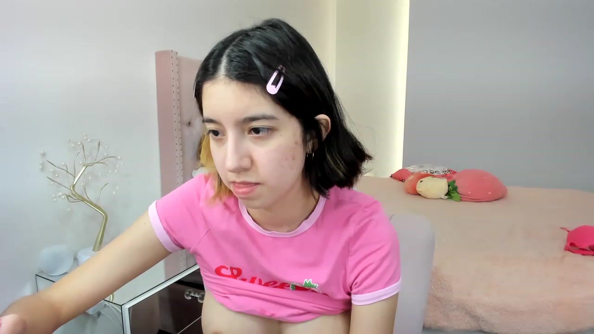 Gallery image thumbnail from Cherrycute666's myfreecams stream on, 11/23/2022, 19:11 image 14 of 20
