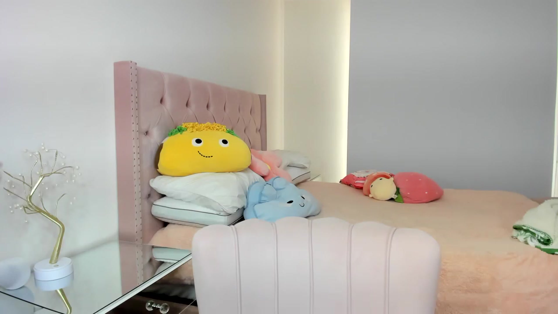 Gallery image thumbnail from Cherrycute666's myfreecams stream on, 11/23/2022, 19:11 image 4 of 20