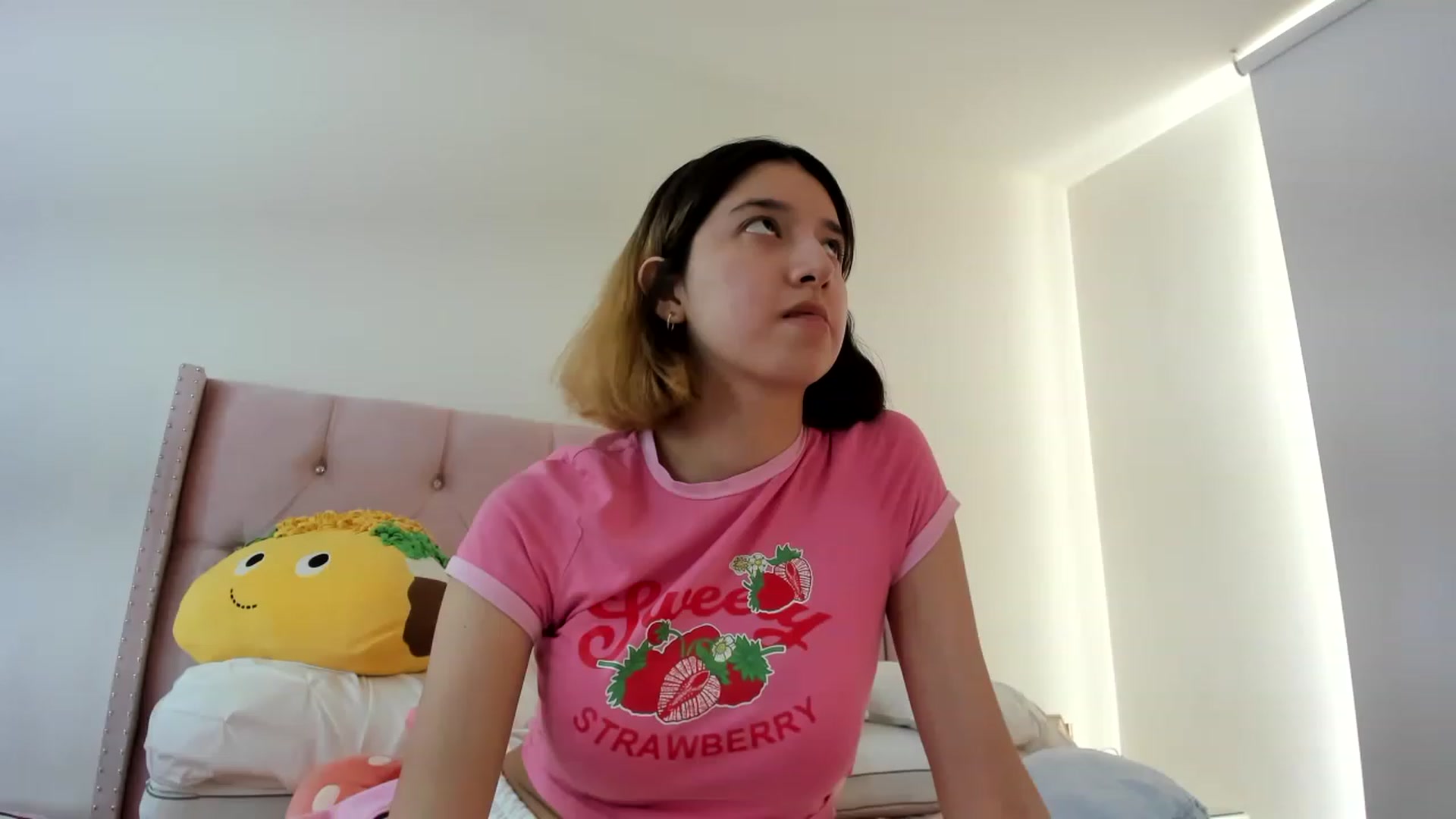 Gallery image thumbnail from Cherrycute666's myfreecams stream on, 11/24/2022, 24:15 image 6 of 20