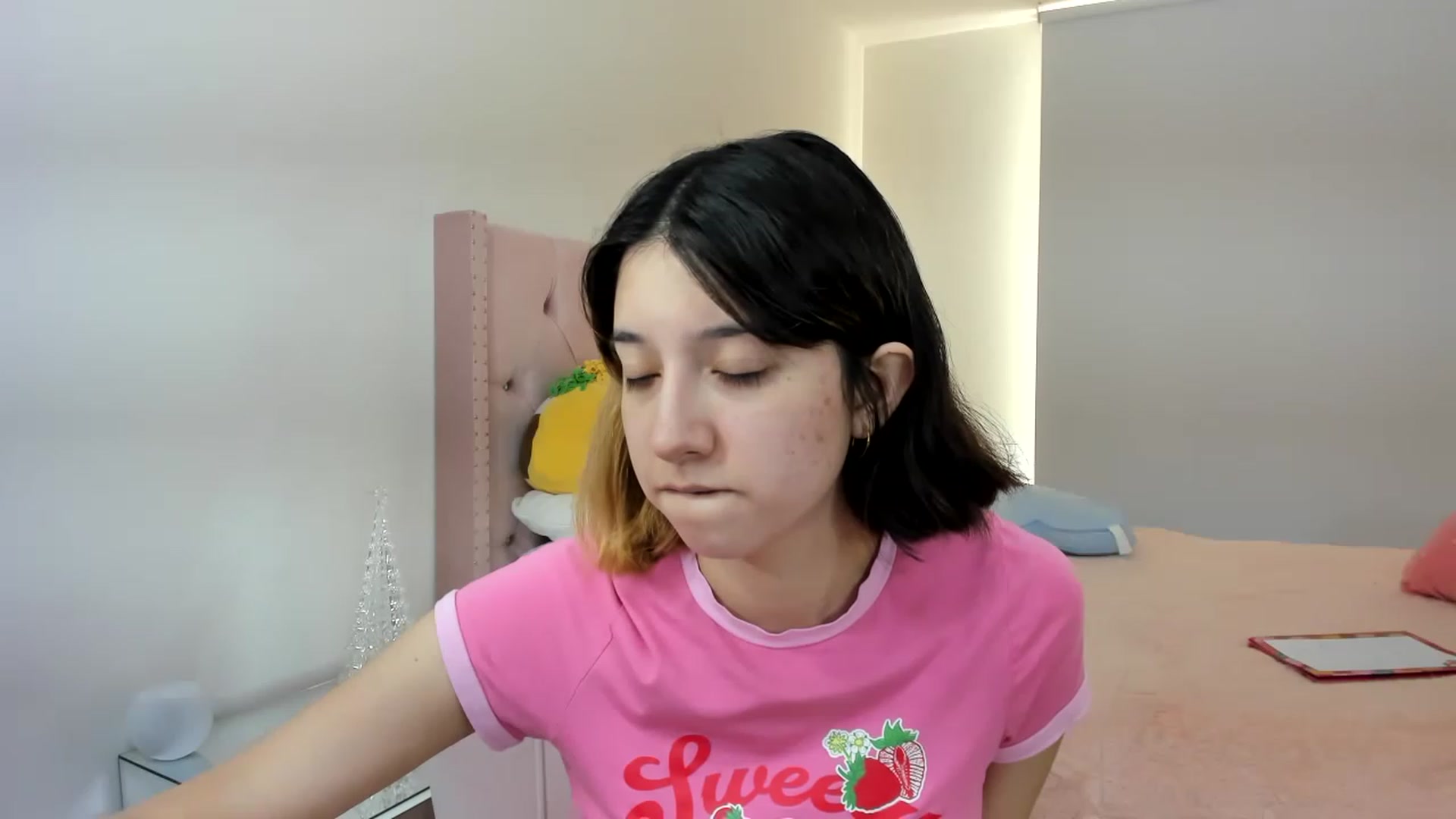 Gallery image thumbnail from Cherrycute666's myfreecams stream on, 11/24/2022, 24:15 image 5 of 20