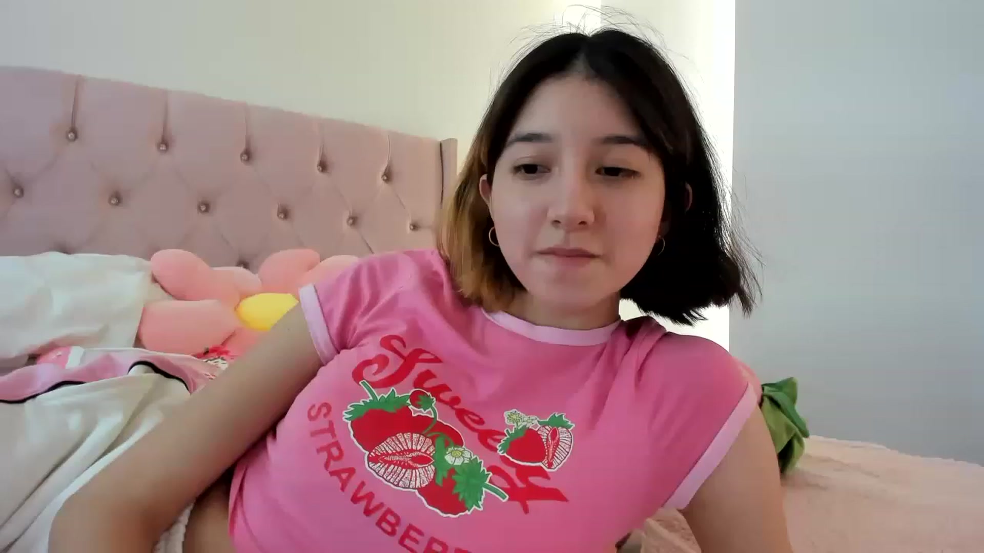 Gallery image thumbnail from Cherrycute666's myfreecams stream on, 11/24/2022, 24:15 image 12 of 20