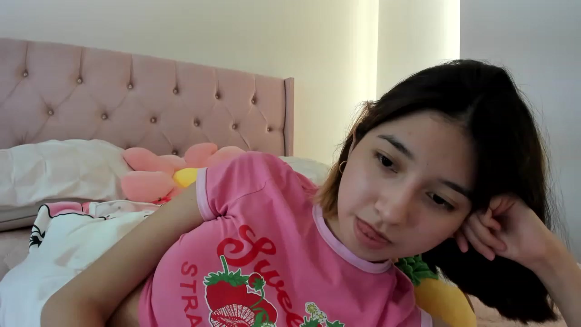 Gallery image thumbnail from Cherrycute666's myfreecams stream on, 11/24/2022, 24:15 image 13 of 20