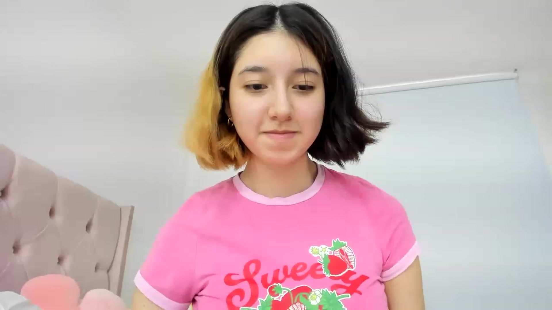Gallery image thumbnail from Cherrycute666's myfreecams stream on, 11/24/2022, 24:15 image 19 of 20
