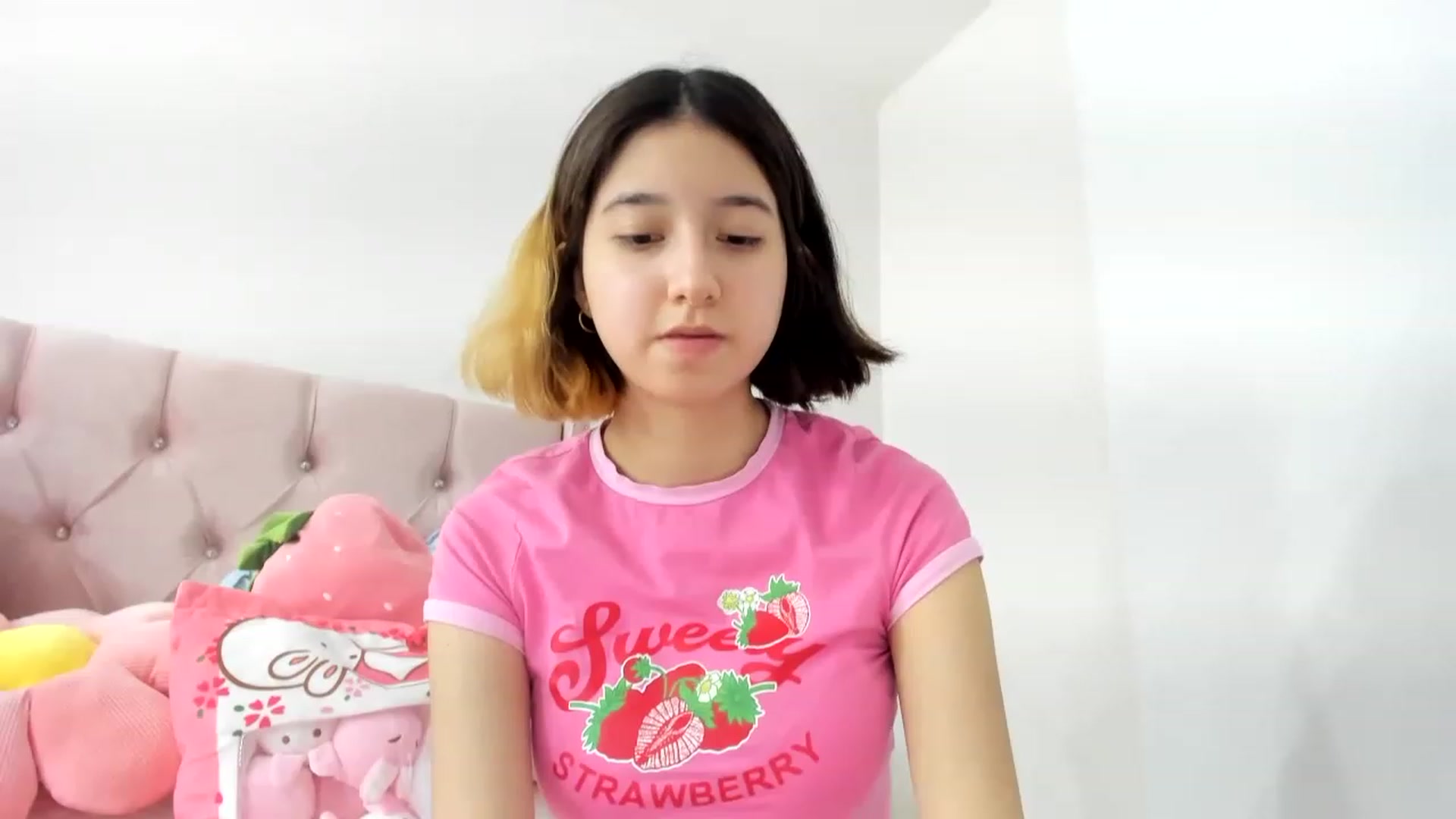 Gallery image thumbnail from Cherrycute666's myfreecams stream on, 11/24/2022, 24:58 image 19 of 20
