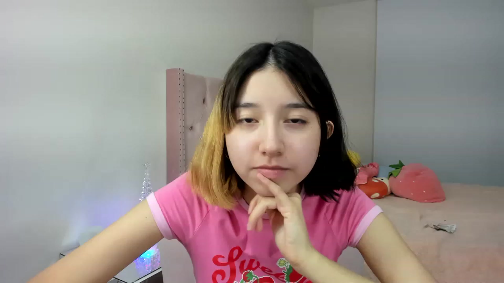 Gallery image thumbnail from Cherrycute666's myfreecams stream on, 11/24/2022, 24:58 image 5 of 20