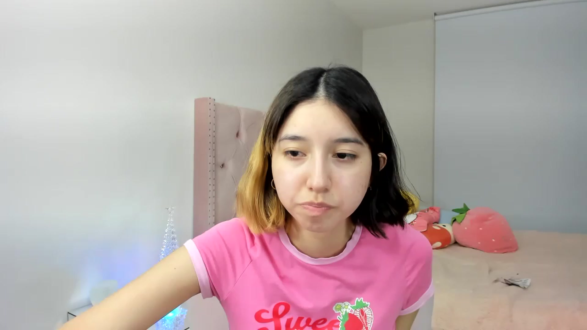 Gallery image thumbnail from Cherrycute666's myfreecams stream on, 11/24/2022, 24:58 image 3 of 20
