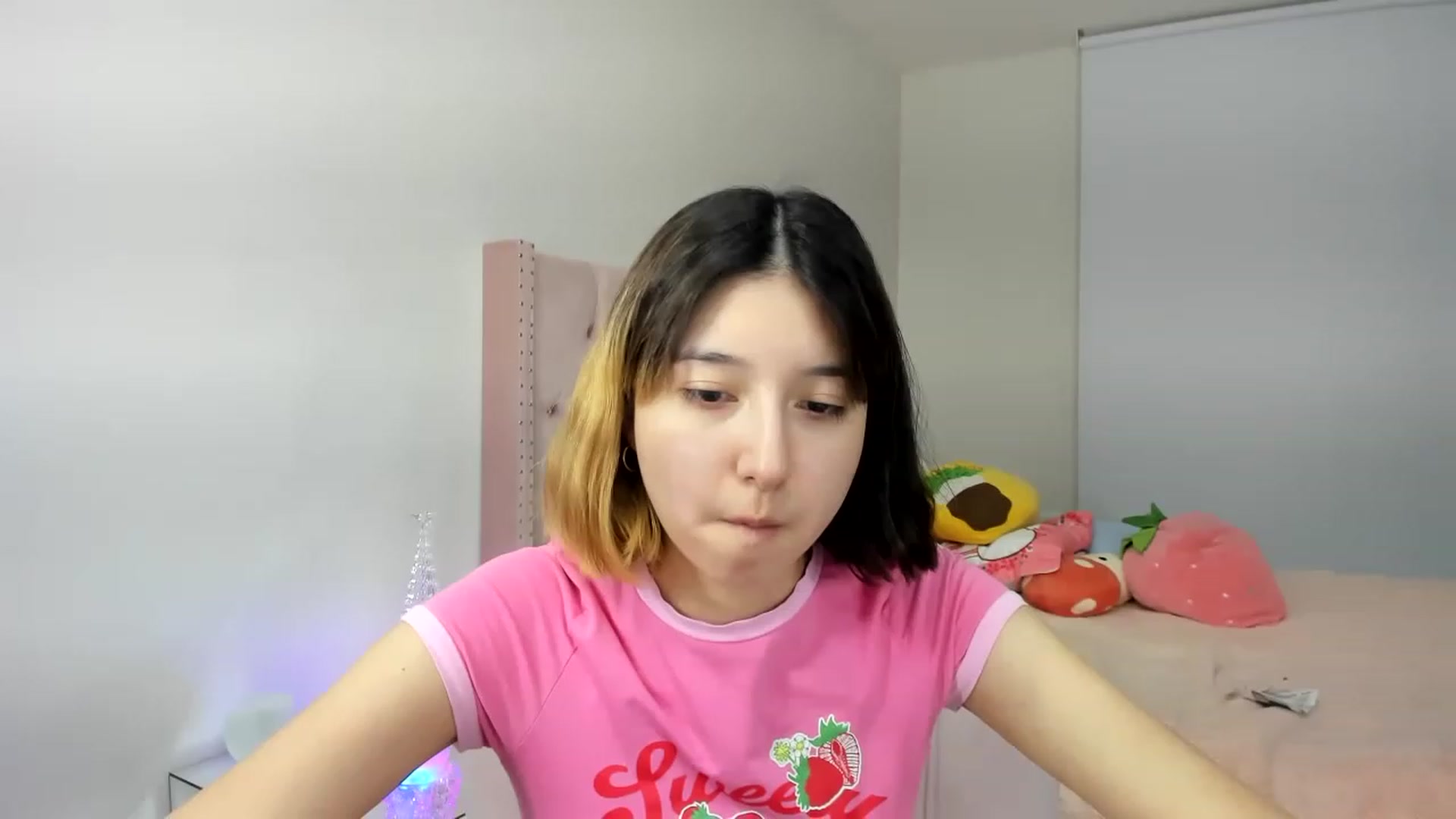 Gallery image thumbnail from Cherrycute666's myfreecams stream on, 11/24/2022, 24:58 image 4 of 20