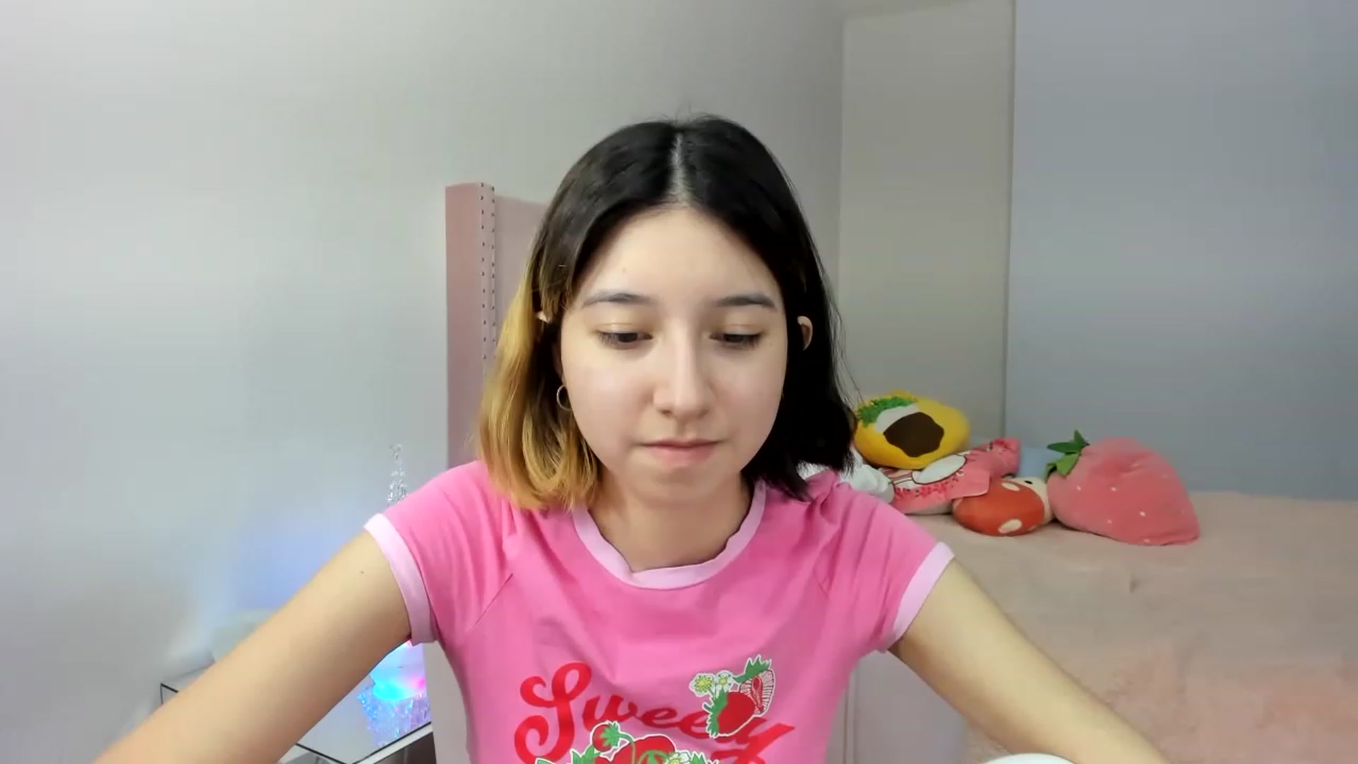 Gallery image thumbnail from Cherrycute666's myfreecams stream on, 11/24/2022, 24:58 image 8 of 20