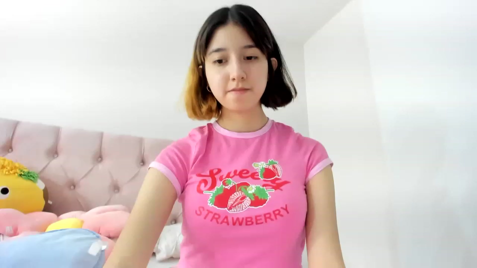 Gallery image thumbnail from Cherrycute666's myfreecams stream on, 11/24/2022, 02:44 image 6 of 20