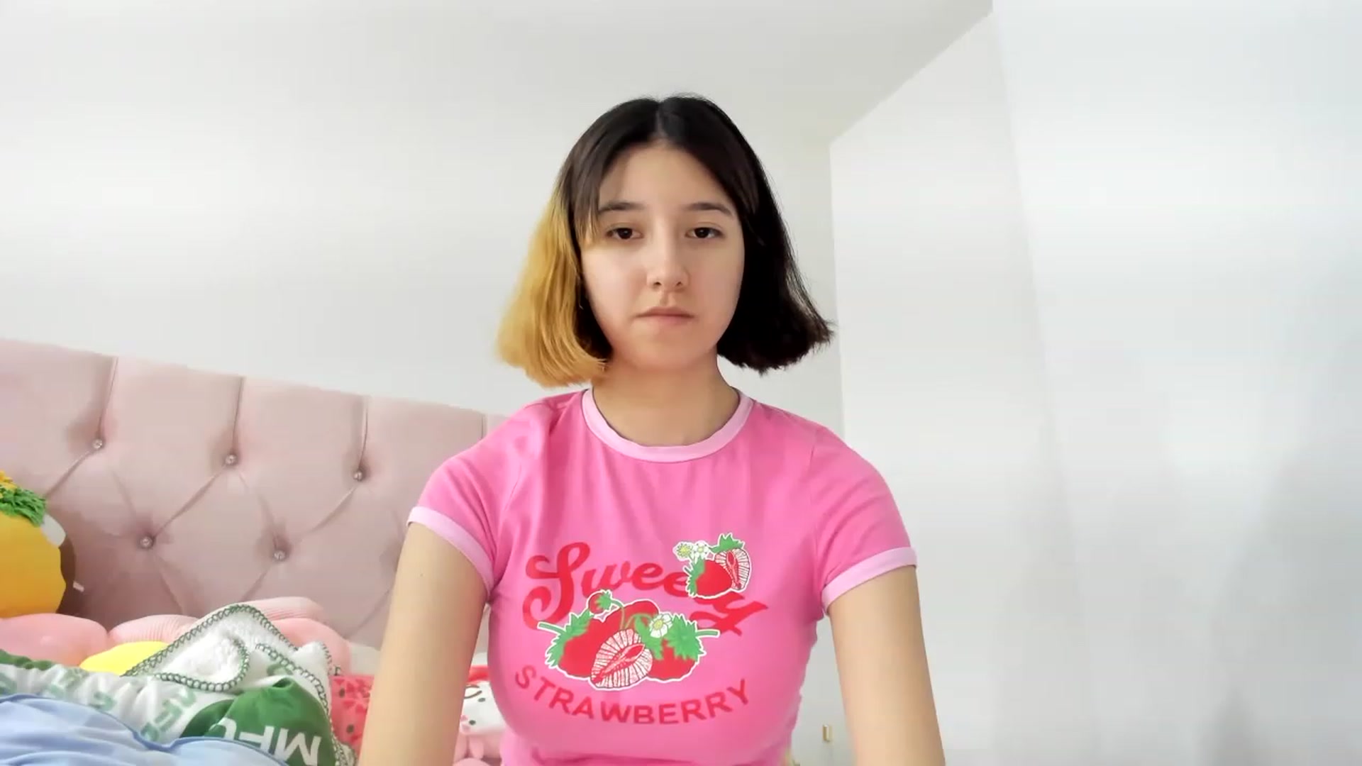 Gallery image thumbnail from Cherrycute666's myfreecams stream on, 11/24/2022, 02:44 image 7 of 20