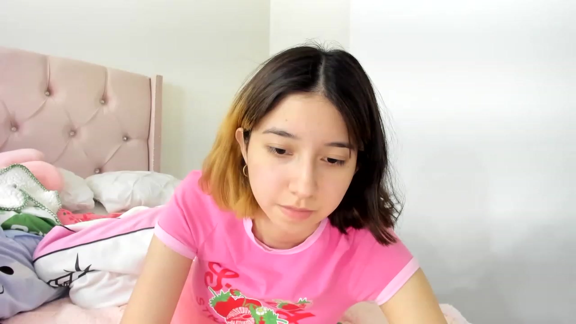 Gallery image thumbnail from Cherrycute666's myfreecams stream on, 11/24/2022, 02:44 image 19 of 20