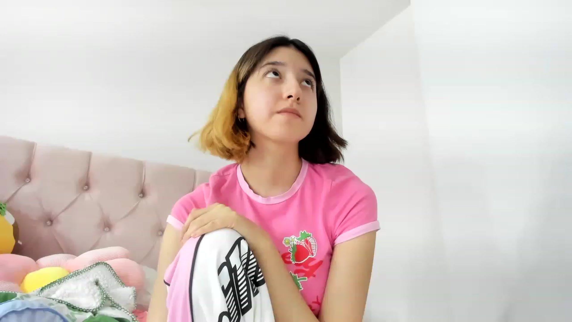 Gallery image thumbnail from Cherrycute666's myfreecams stream on, 11/24/2022, 02:44 image 16 of 20