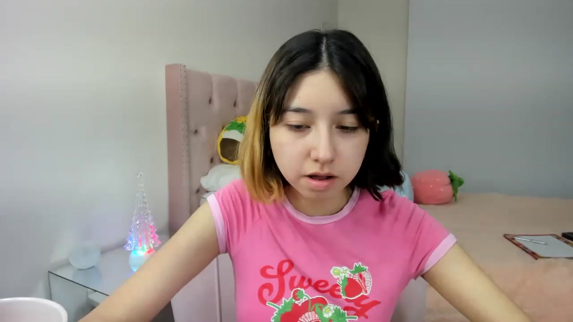Gallery image thumbnail from Cherrycute666's myfreecams stream on, 11/24/2022, 06:06 image 5 of 20