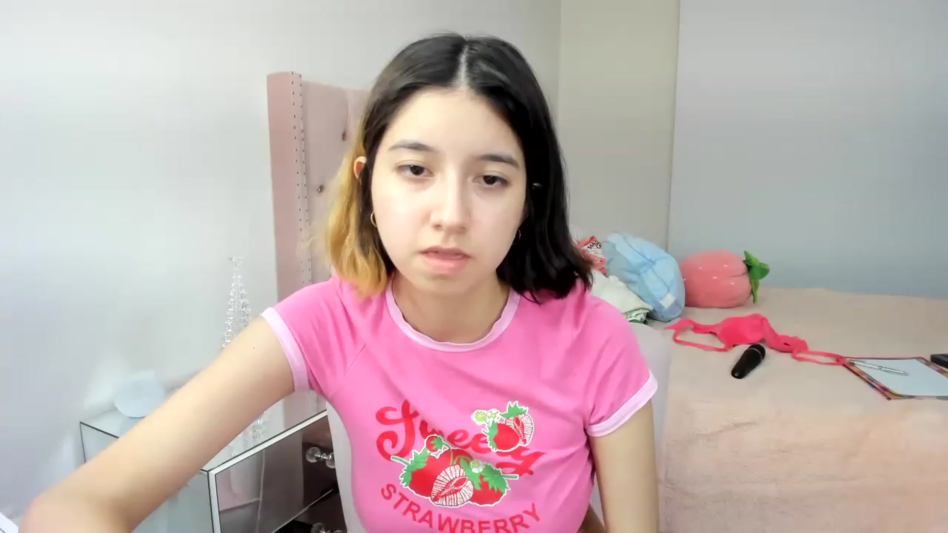Gallery image thumbnail from Cherrycute666's myfreecams stream on, 11/24/2022, 06:06 image 17 of 20
