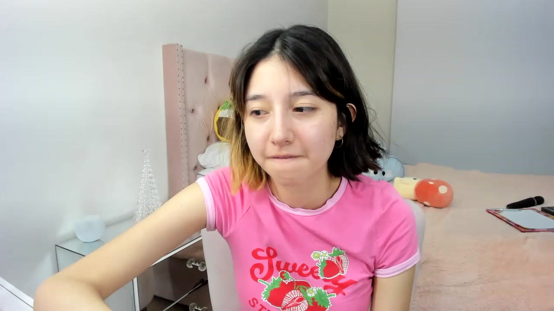 Gallery image thumbnail from Cherrycute666's myfreecams stream on, 11/24/2022, 11:47 image 6 of 20