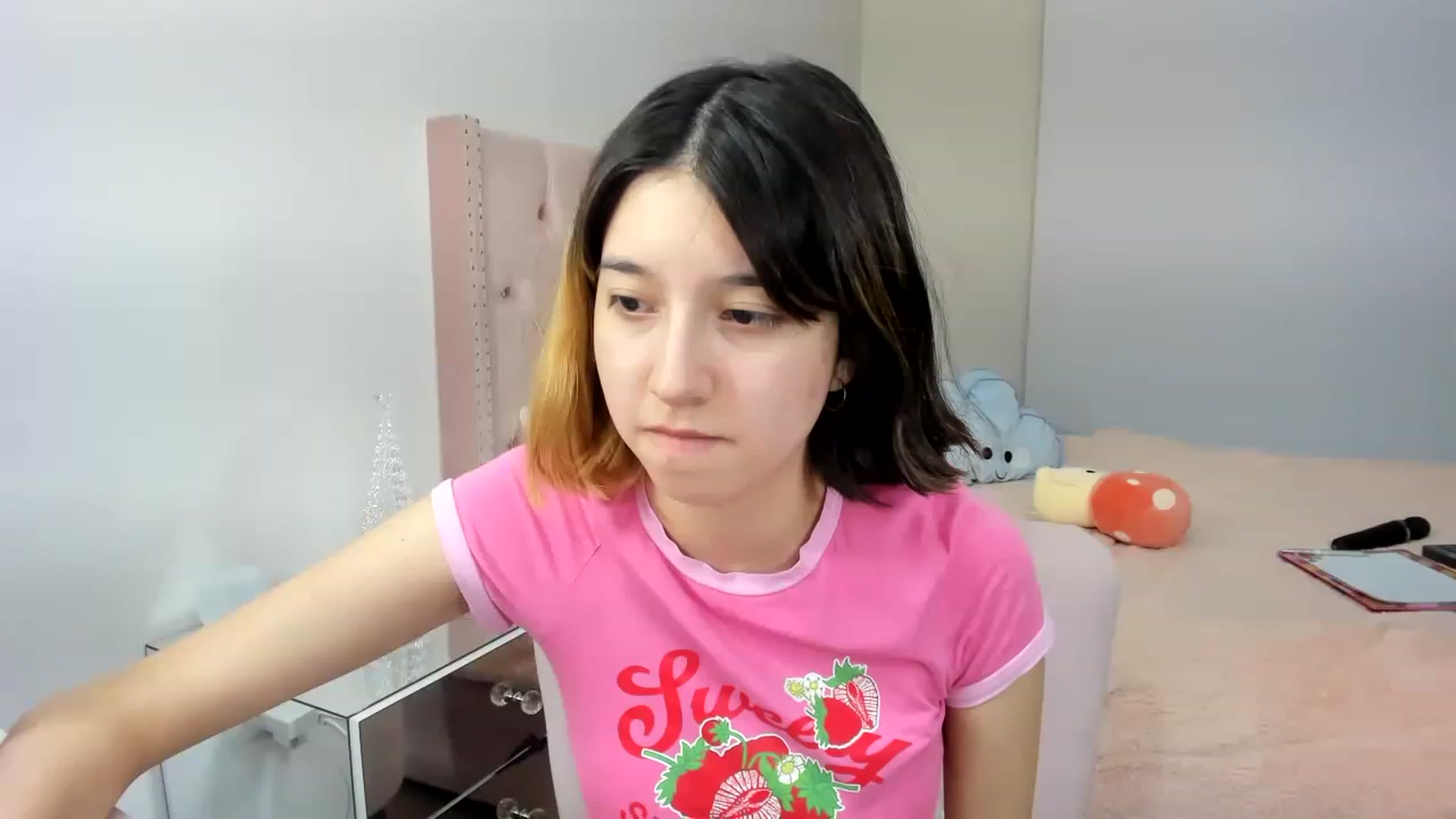 Gallery image thumbnail from Cherrycute666's myfreecams stream on, 11/24/2022, 11:47 image 5 of 20