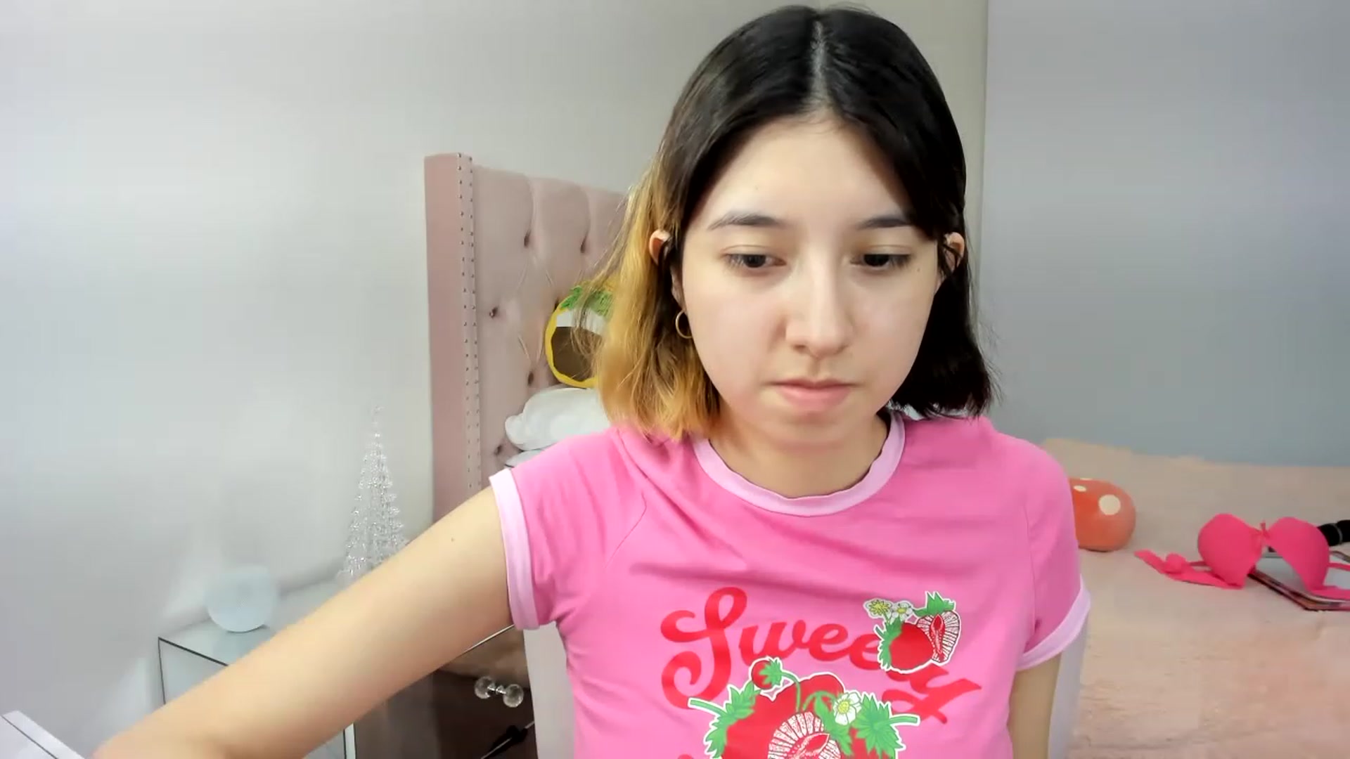 Gallery image thumbnail from Cherrycute666's myfreecams stream on, 11/24/2022, 11:47 image 15 of 20
